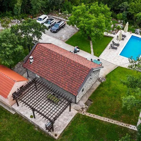 Zlatna Glavica Вилла Подгорица