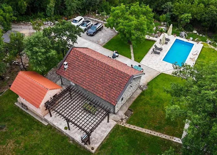 Zlatna Glavica Vila Podgorica